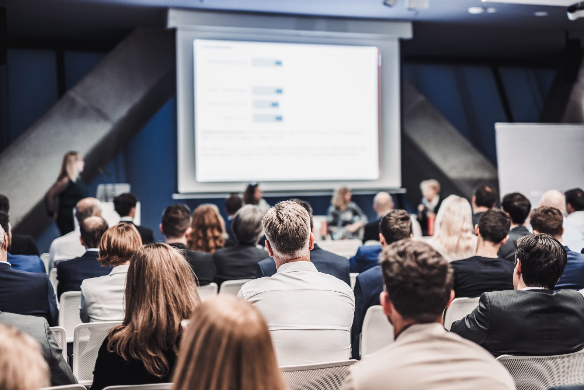 round-table-discussion-business-conference-event